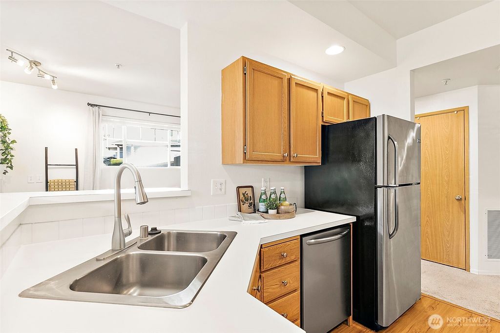 Photo of 4710 Mill Pond Dr Dr SE #304, Auburn, WA 98092 (MLS # 2476324)