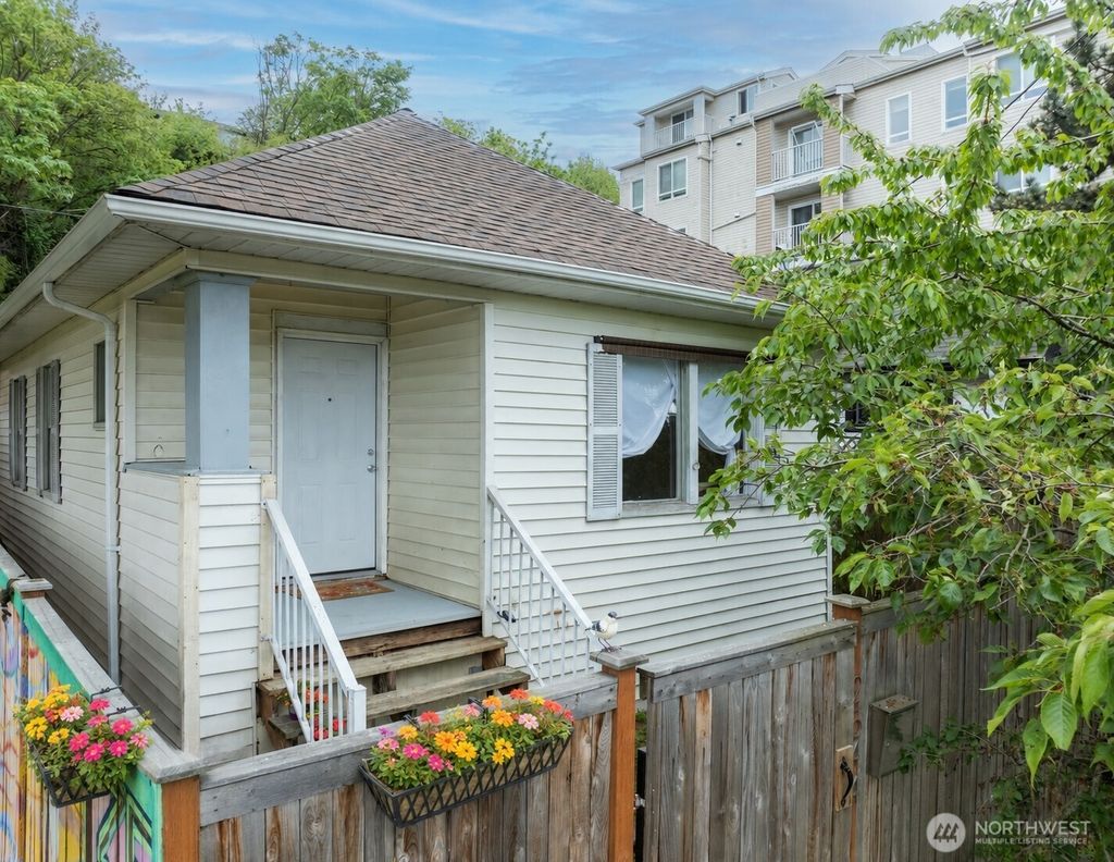 Photo of 2544 15th Avenue W, Seattle, WA 98119 (MLS # 2520606)