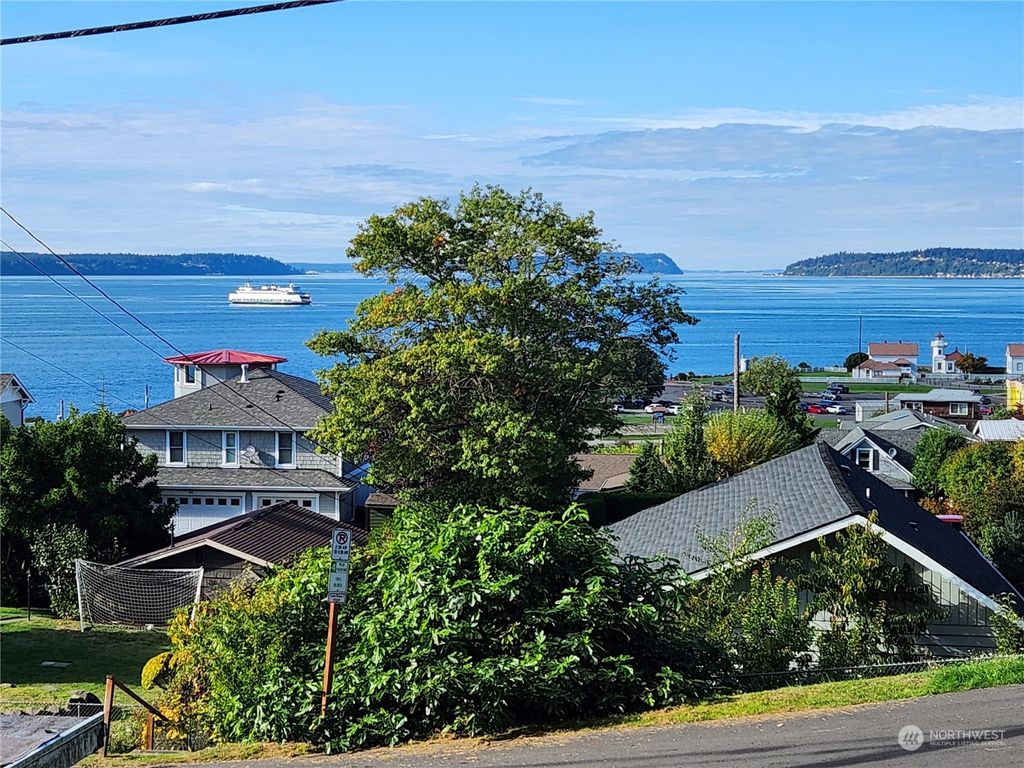 Photo of 515 5th Street, Mukilteo, WA 98275 (MLS # 2294615)