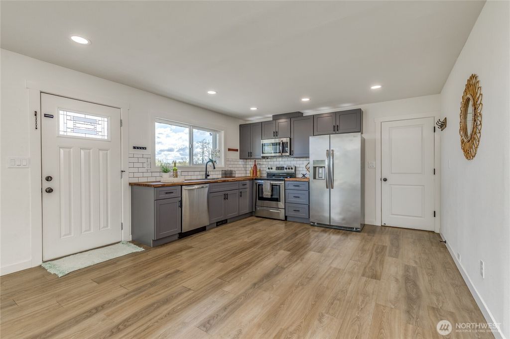 Photo of 1324 E Fairbanks Street, Tacoma, WA 98404 (MLS # 2510514)