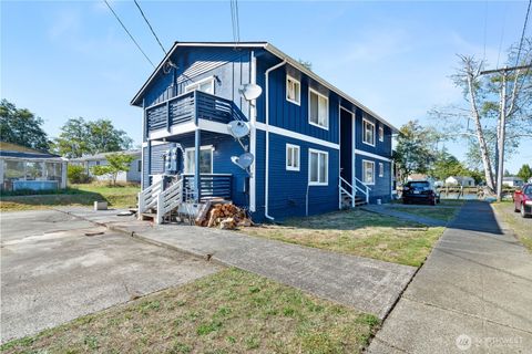 Photo of 113 N Newell Street, Aberdeen, WA 98520 (MLS # 2427716)