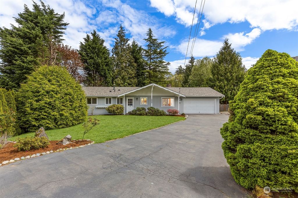 Photo of 15440 85th Avenue NE, Kenmore, WA 98028 (MLS # 2066179)