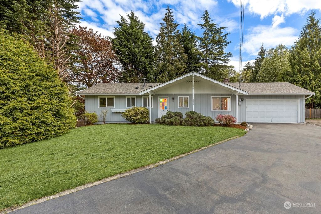 Photo of 15440 85th Avenue NE, Kenmore, WA 98028 (MLS # 2066179)