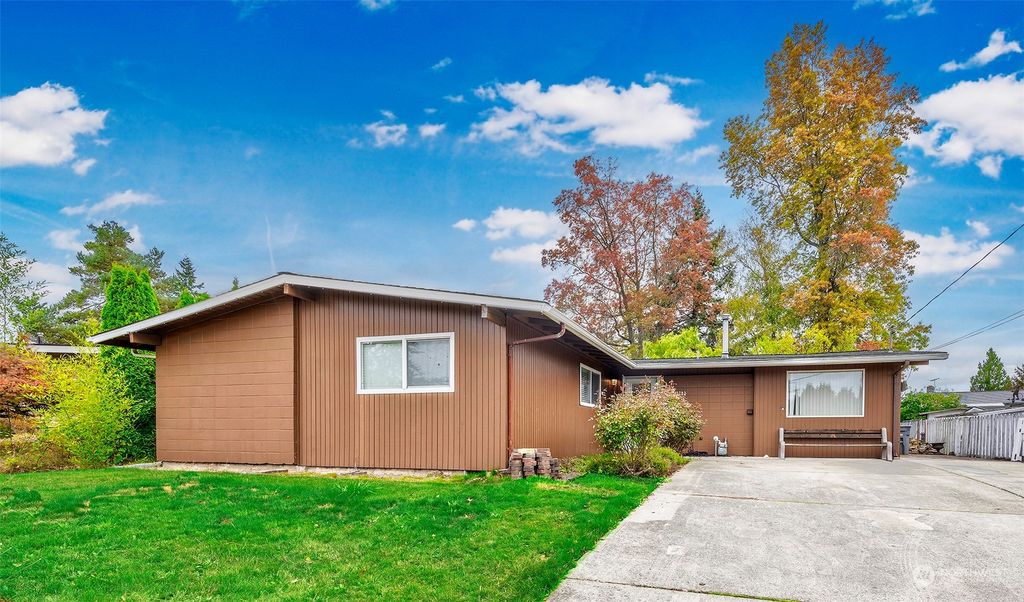 Photo of 11702 SE 167th Street, Renton, WA 98058 (MLS # 2305104)