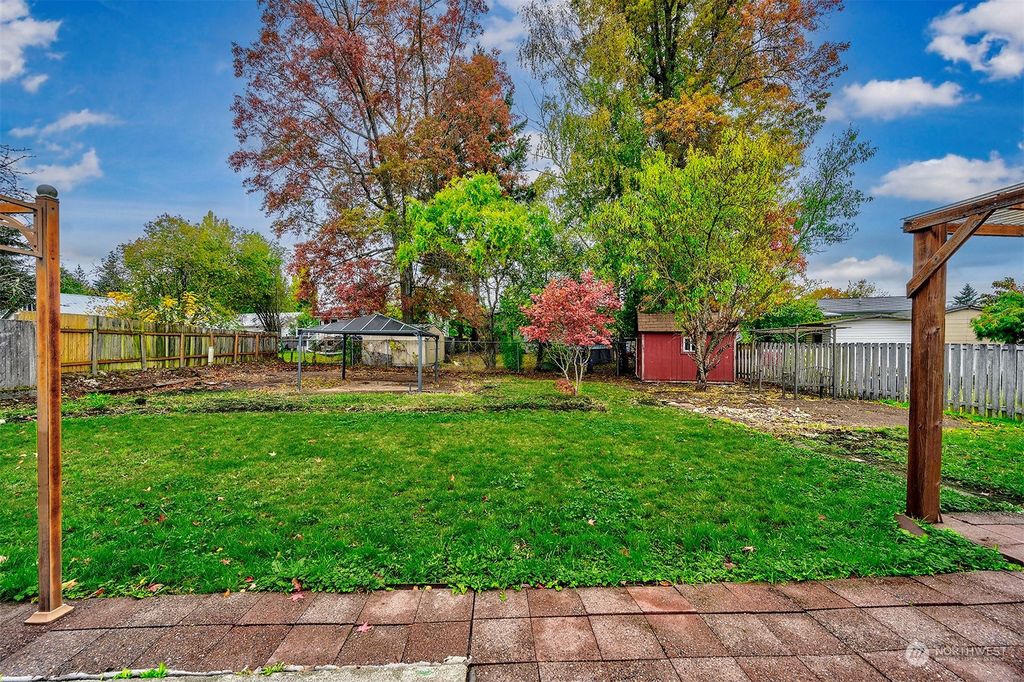 Photo of 11702 SE 167th Street, Renton, WA 98058 (MLS # 2305104)