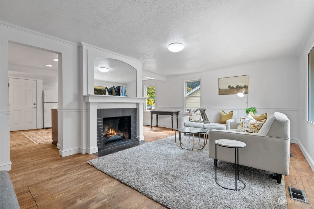 Photo of 3106 SE 5th Street, Renton, WA 98058 (MLS # 2276331)