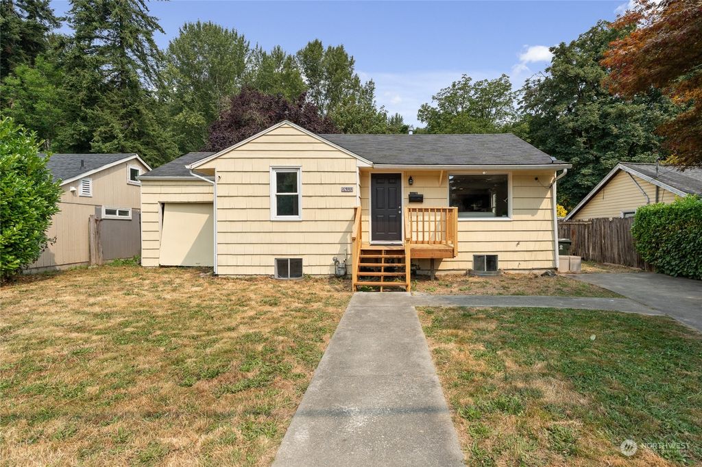 Photo of 3106 SE 5th Street, Renton, WA 98058 (MLS # 2276331)