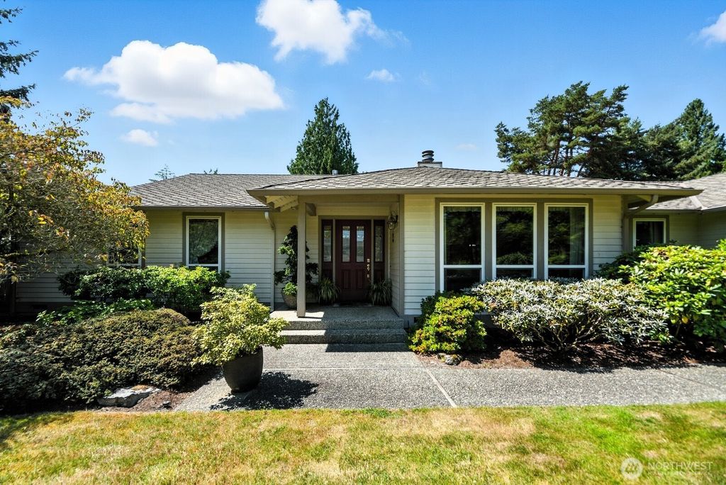 Photo of 2433 79th Avenue NE, Medina, WA 98039 (MLS # 2411207)