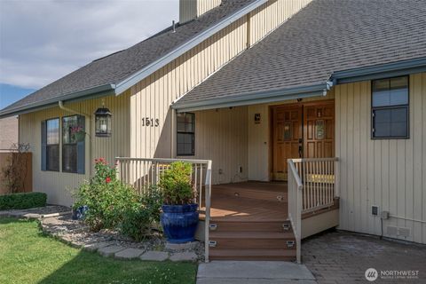 Photo of 1513 Apollo Place, Wenatchee, WA 98801 (MLS # 2413855)