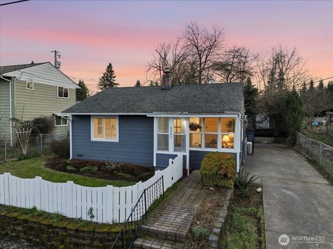 Photo of 4005 E 14th Street, Vancouver, WA 98661 (MLS # 2475947)