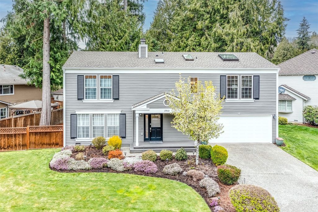 Photo of 17512 NE 137th Street, Redmond, WA 98052 (MLS # 2058832)