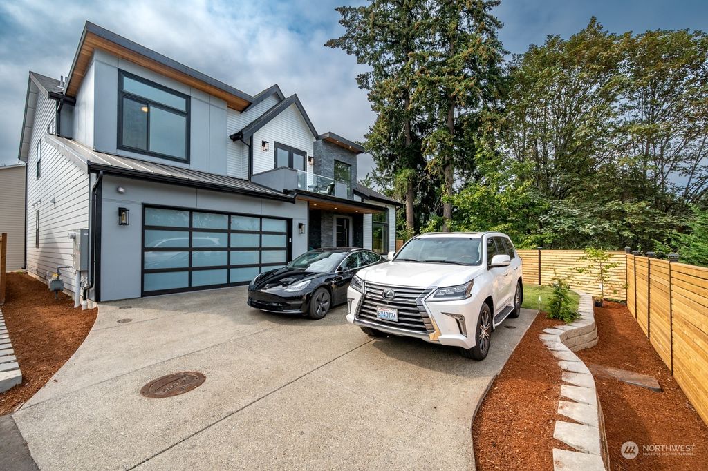 Photo of 2519 Aberdeen Avenue NE, Renton, WA 98056 (MLS # 1995255)