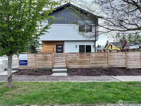Photo of 1605 SW Kenyon Street #C, Seattle, WA 98106 (MLS # 2511363)