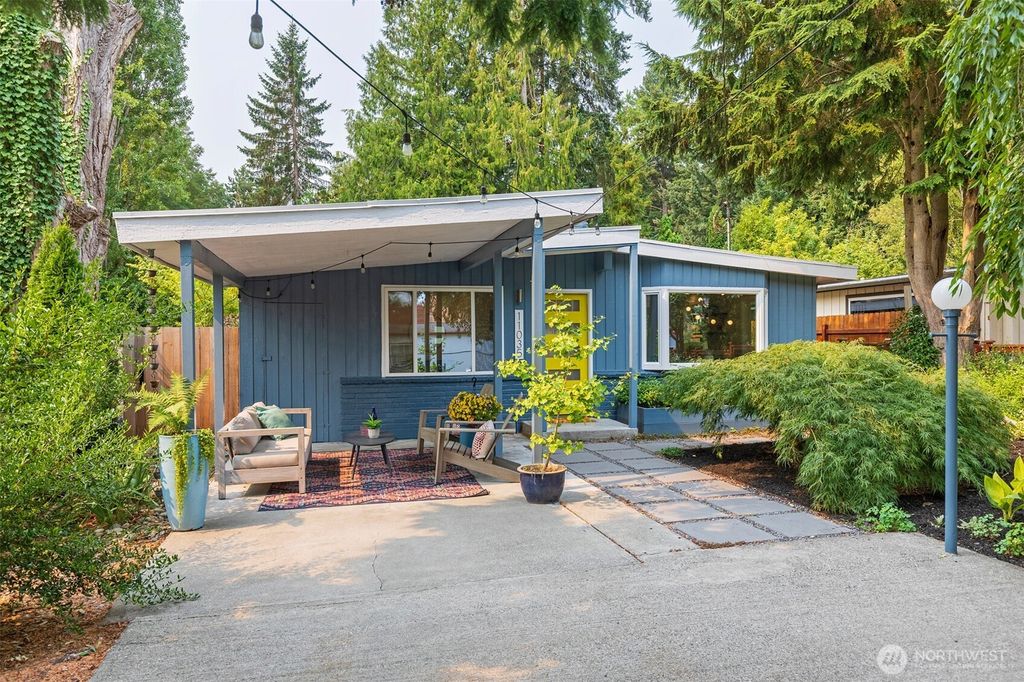 Photo of 11035 31st Avenue NE, Seattle, WA 98125 (MLS # 2428850)