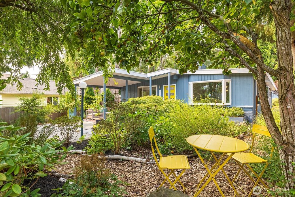 Photo of 11035 31st Avenue NE, Seattle, WA 98125 (MLS # 2428850)