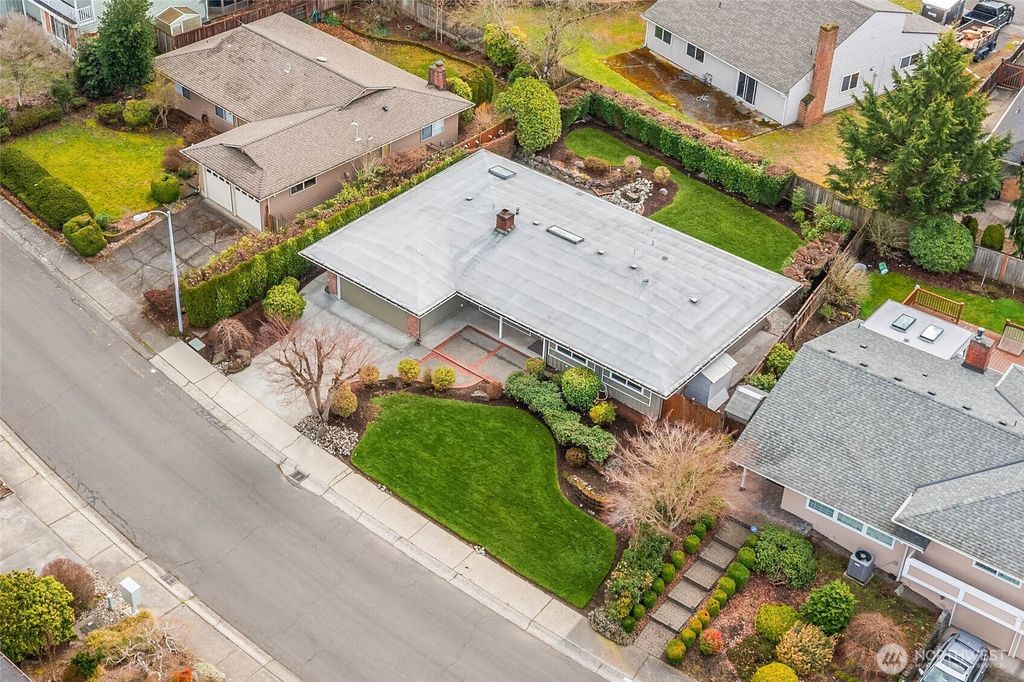 Photo of 11619 Ne 135th Street, Kirkland, WA 98034 (MLS # 2484099)