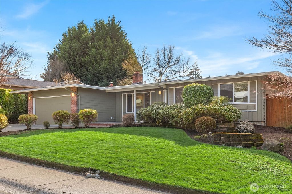 Photo of 11619 Ne 135th Street, Kirkland, WA 98034 (MLS # 2484099)