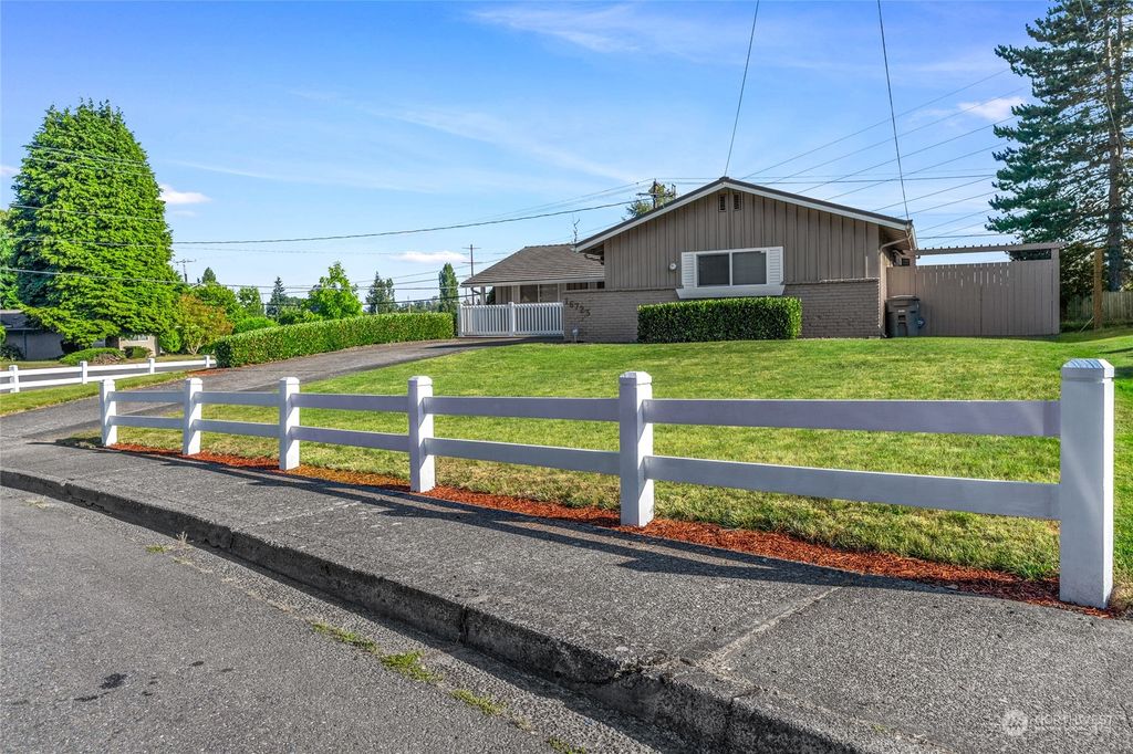 Photo of 16723 116th Place SE, Renton, WA 98058 (MLS # 2135634)