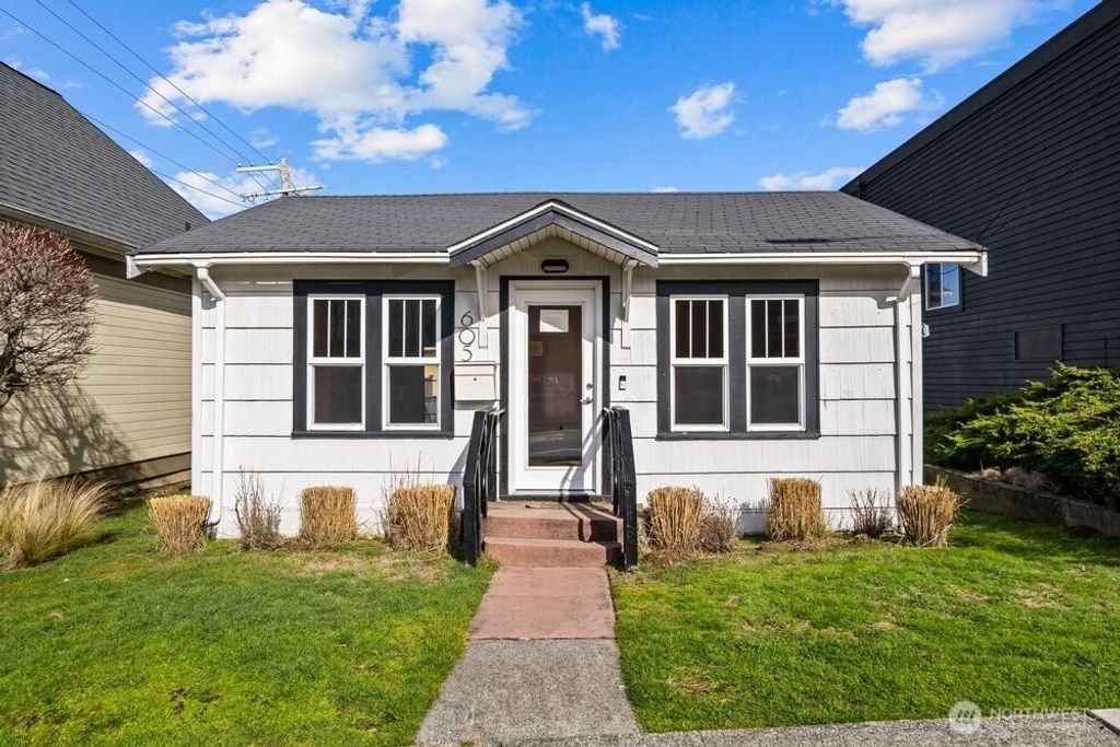 Photo of 605 Main Street, Edmonds, WA 98020 (MLS # 2485631)