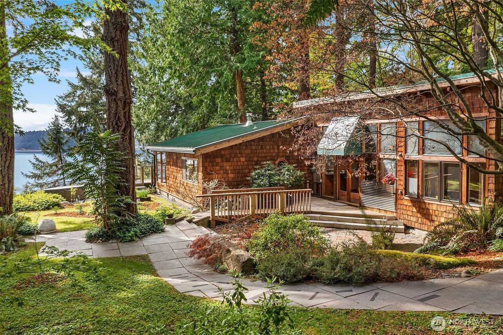 Photo of 19923 Robinwood Road SW, Vashon, WA 98070 (MLS # 2498815)