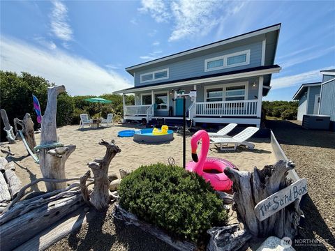 Photo of 1155 Greenview Avenue SW, Ocean Shores, WA 98569 (MLS # 2442832)
