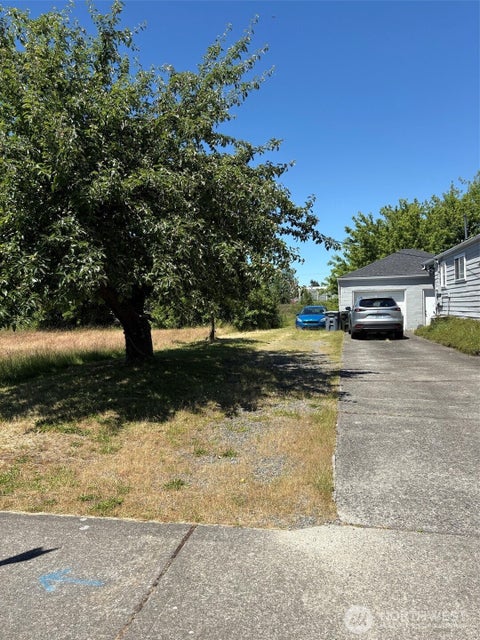 Photo of 0 W Stewart, Puyallup, WA 98371 (MLS # 2558831)