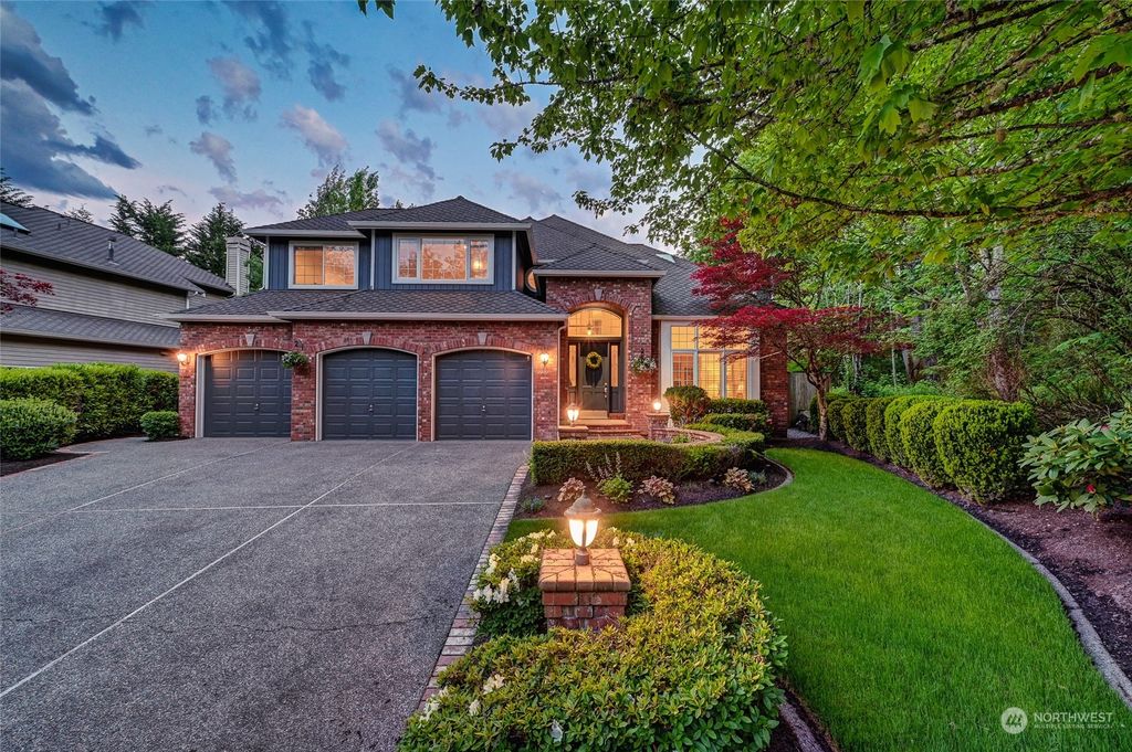 Photo of 27165 SE 25th Street, Sammamish, WA 98075 (MLS # 2069538)