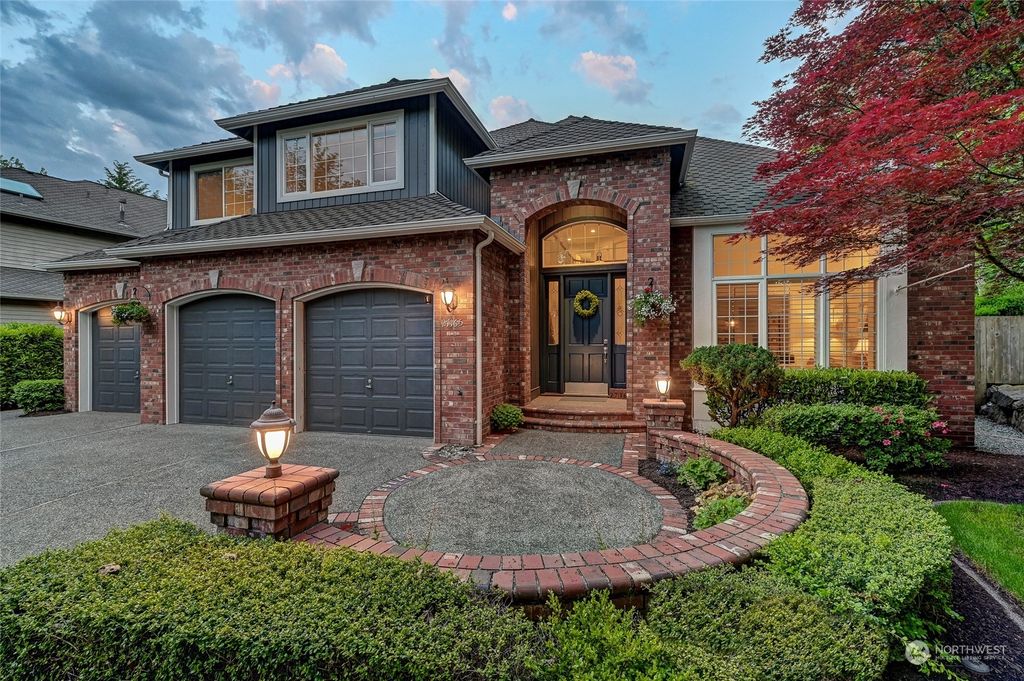 Photo of 27165 SE 25th Street, Sammamish, WA 98075 (MLS # 2069538)