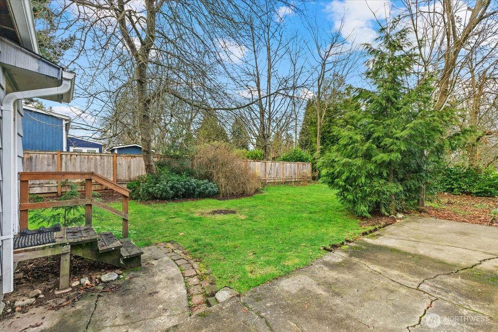 Photo of 918 NW 87th Street, Seattle, WA 98117 (MLS # 2480685)