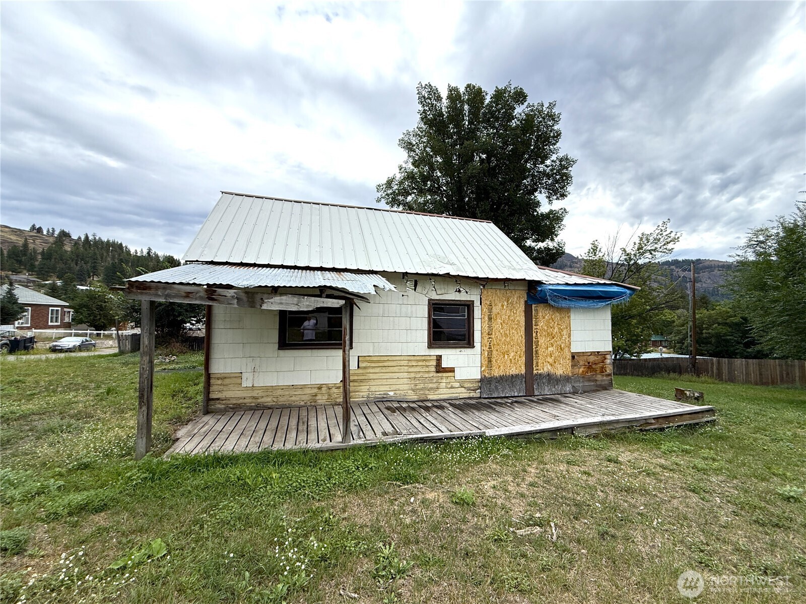 653 E 9th Street