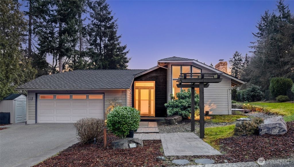 Photo of 6006 105th Avenue NE, Kirkland, WA 98033 (MLS # 2528272)