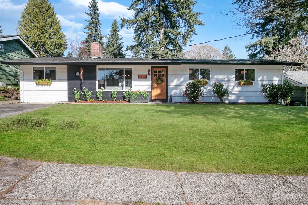 Photo of 4506 SE 3RD Place, Renton, WA 98059 (MLS # 2212927)