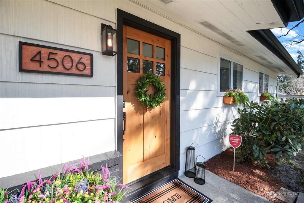 Photo of 4506 SE 3RD Place, Renton, WA 98059 (MLS # 2212927)
