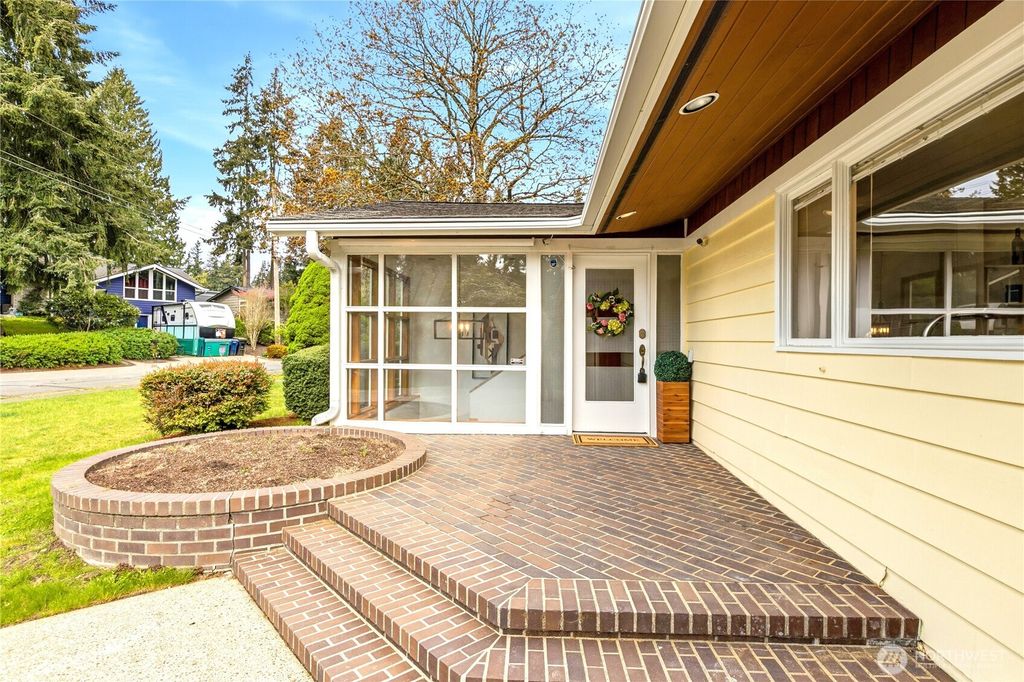 Photo of 7020 137th Avenue NE, Redmond, WA 98052 (MLS # 2511018)