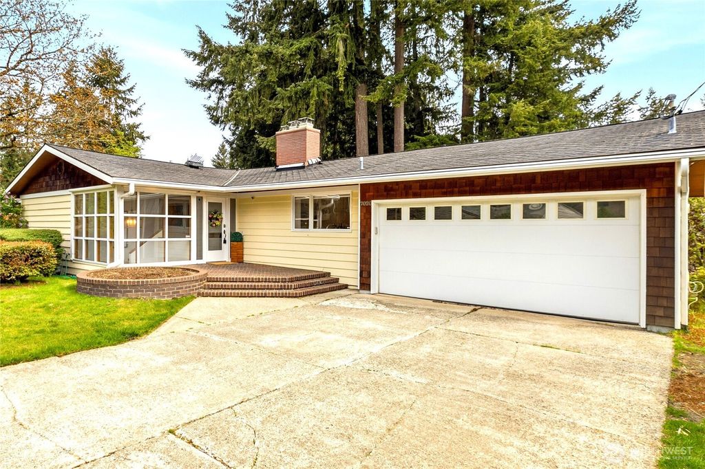 Photo of 7020 137th Avenue NE, Redmond, WA 98052 (MLS # 2511018)