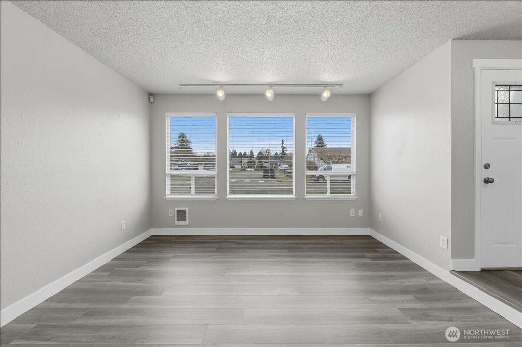 Photo of 328 Cherry Avenue, Sumner, WA 98390 (MLS # 2468205)