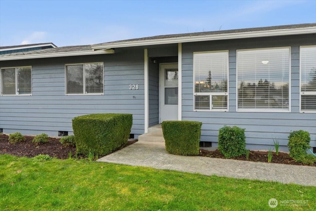 Photo of 328 Cherry Avenue, Sumner, WA 98390 (MLS # 2468205)