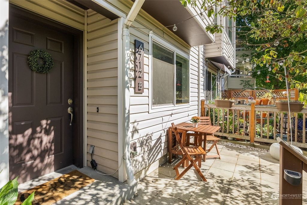 Photo of 6712 California Avenue SW #B, Seattle, WA 98136 (MLS # 2141032)