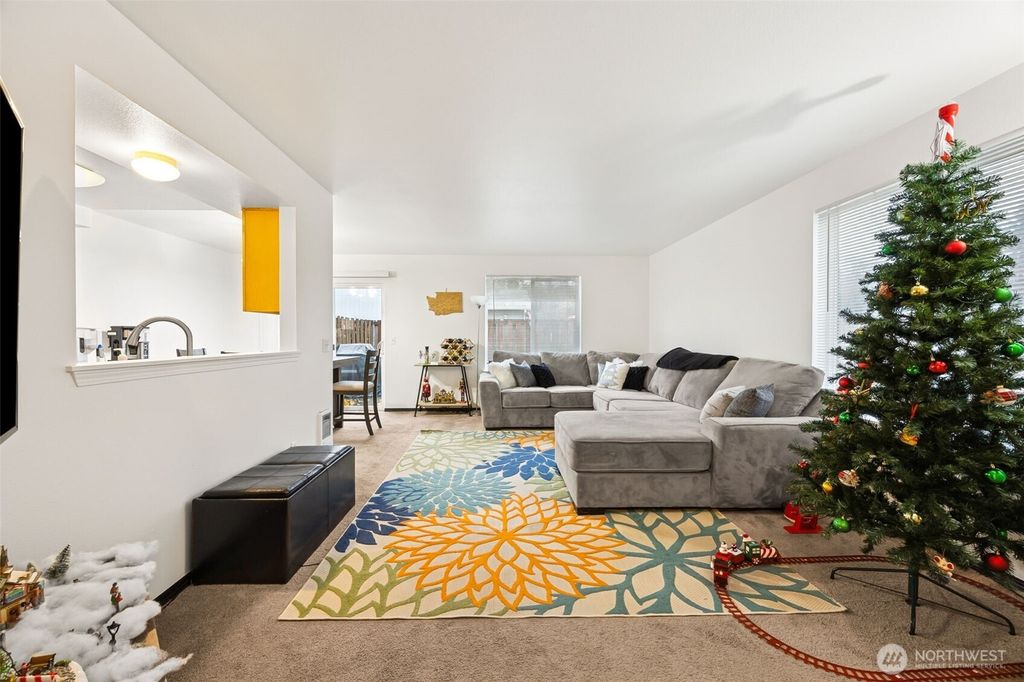 Photo of 610 11th Avenue, Milton, WA 98354 (MLS # 2457032)