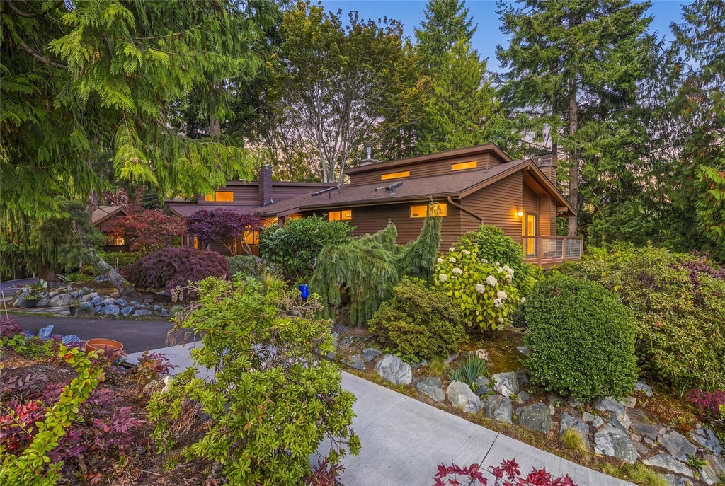 Photo of 4910 Seabreeze Way, Everett, WA 98203 (MLS # 2596669)