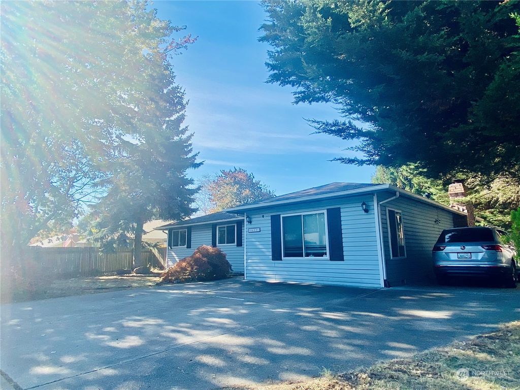 Photo of 16803 113th Avenue SE, Renton, WA 98055 (MLS # 2301929)