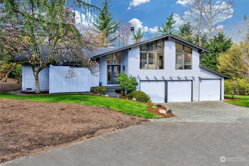 Photo of 2817 88th Avenue NE, Hunts Point, WA 98004 (MLS # 2054881)
