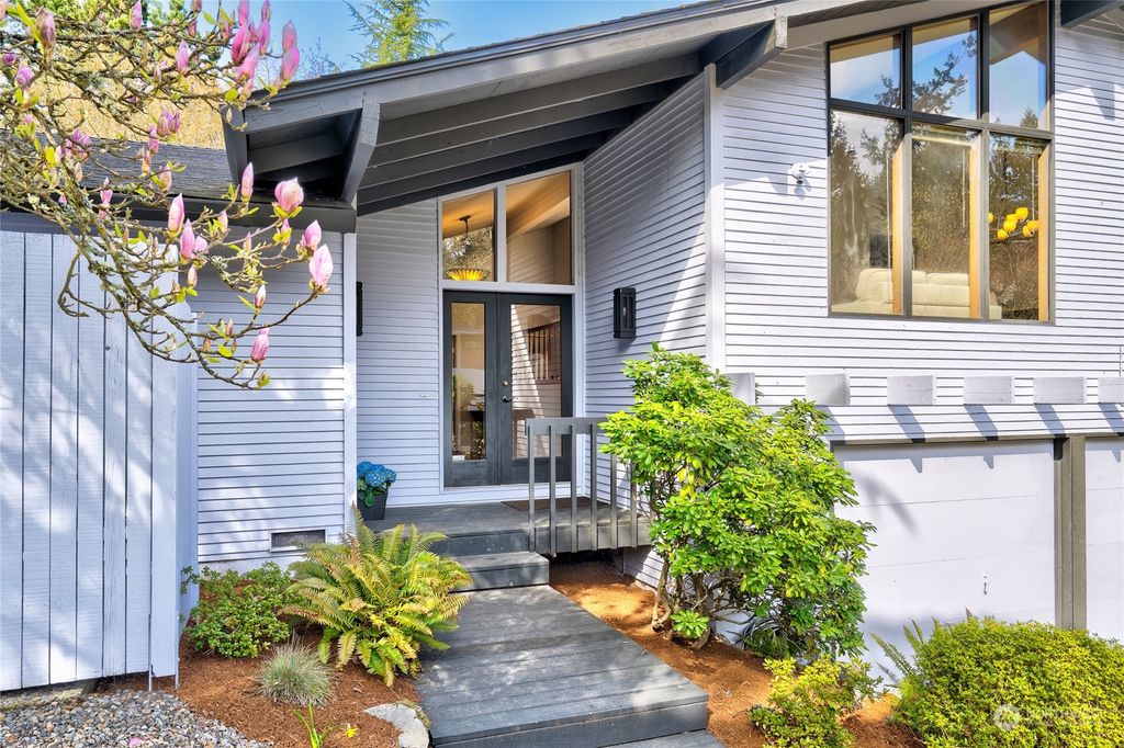 Photo of 2817 88th Avenue NE, Hunts Point, WA 98004 (MLS # 2054881)