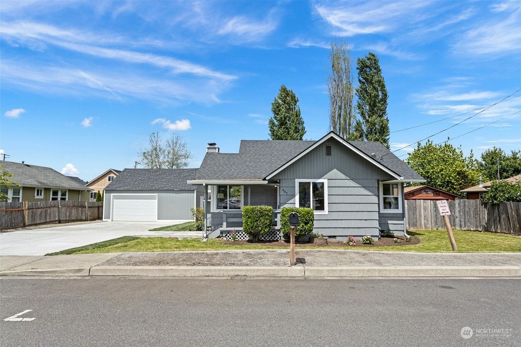 Photo of 407 Warde Street, Algona, WA 98001 (MLS # 2293232)