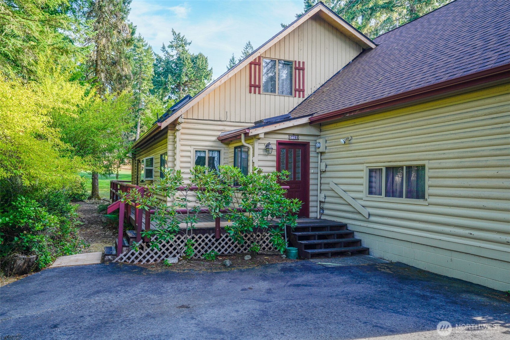 770 E Country Club Drive E