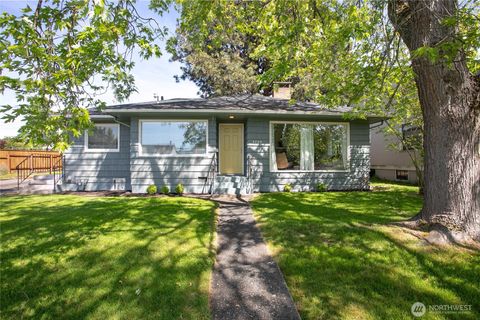 Photo of 2720 Russell Street, Bellingham, WA 98225 (MLS # 2529749)