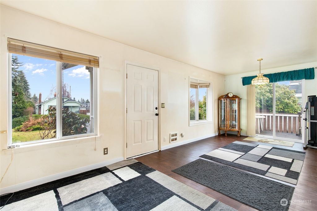 Photo of 2806 Leonard Drive, Everett, WA 98201 (MLS # 2199834)