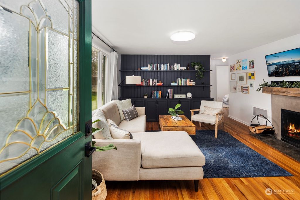 Photo of 13019 Meridian Avenue N, Seattle, WA 98133 (MLS # 2238732)