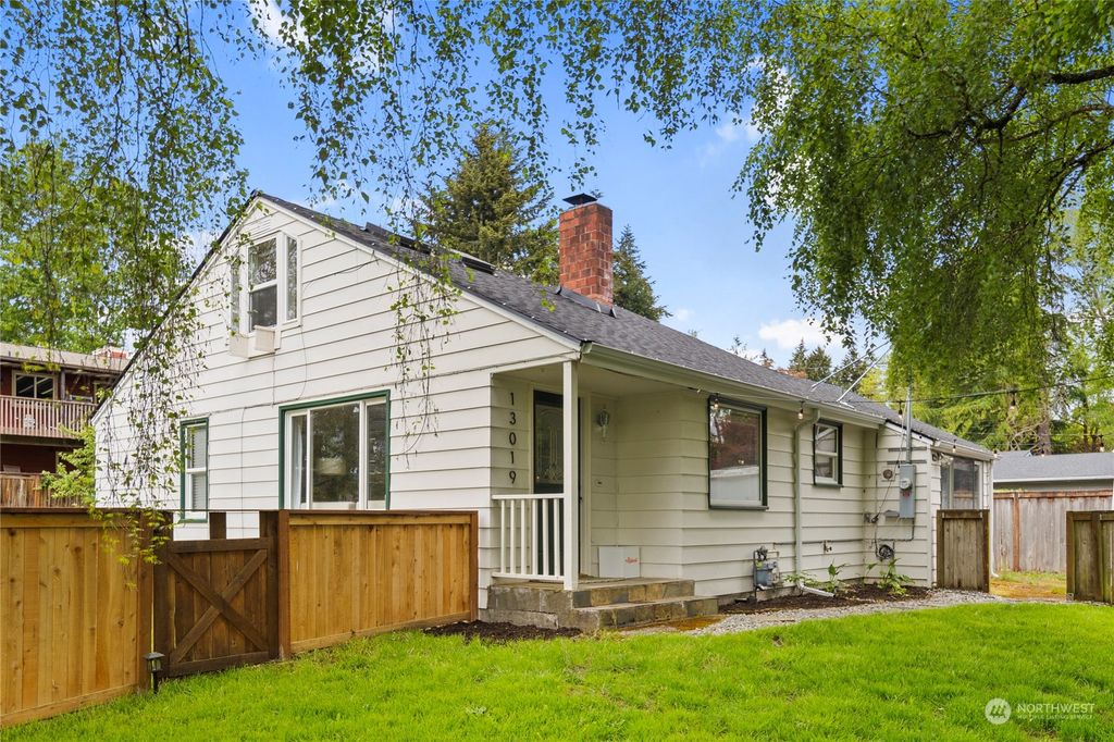 Photo of 13019 Meridian Avenue N, Seattle, WA 98133 (MLS # 2238732)