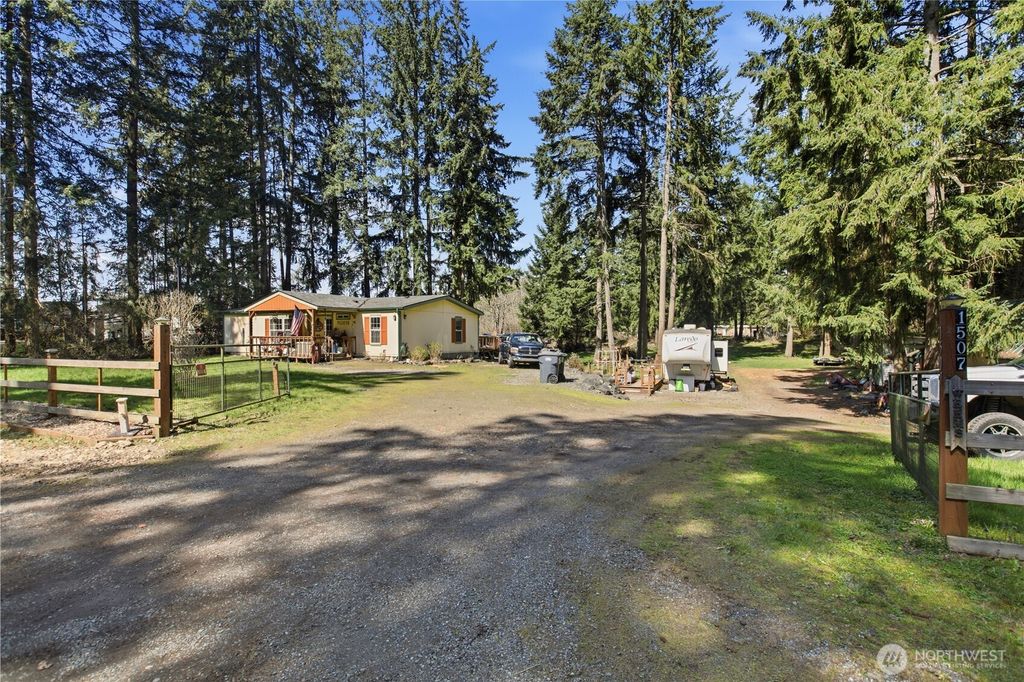 Photo of 1507 286 Street E, Roy, WA 98580 (MLS # 2502972)
